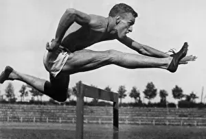 Hurdles: John Anderson, 1930
