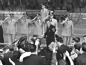 Winken: John F. Kennedy in Berlin