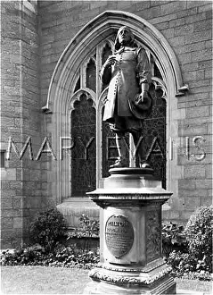 Cripplegate: JOHN MILTON STATUE