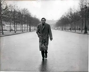 Johnnie: Johnnie Ray, American singer, strolling in Mall, London
