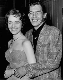 Johnnie: Johnnie Ray and Sylvia Drew, singers, engaged