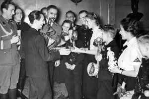 Upcoming: Joseph Goebbels with a delegation of the Thuringian BDM
