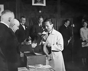 Puts: Joseph Goebbels in a polling station in Berlin, 1933