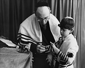 Wrist: JUDAISM : TIFFILIN