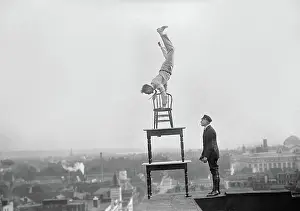 Handstand: Jug Reynolds - Acrobat - Balance - Man