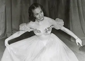 Curtsey: Julie Andrews