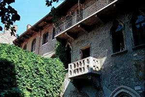 Juliets: Juliet's balcony in Verona