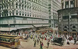 Trolleybus: Junction of State and Madison Streets - Chicago, USA
