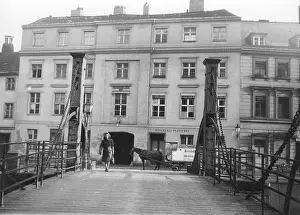 Crosses: Jungfernbrucke in Berlin, 1943