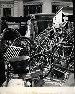 Heaps: Junk fair opens in Paris