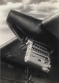 Jumo: Junkers Jumo 204 engine being installed in a Junkers G38