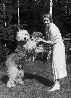 Dorsch: Kaethe Dorsch with her dog, 1933