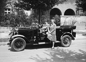 Stays: Kaethe Haack in front of her car, 1928