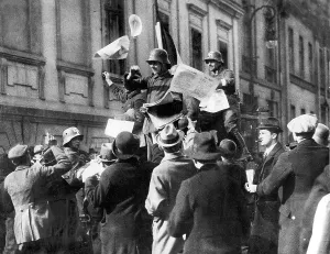 Leaflets: Kapp soldiers distribute leaflets in Berlin