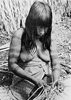 Plaiting: Karaja Indian woman plaiting