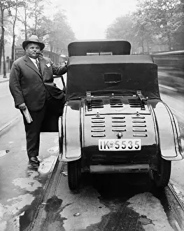 Climbs: Karl Huszar next to a Hanomag, 1928