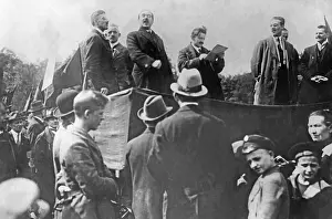 Liebknecht: Karl Liebknecht speaking during a International Workers