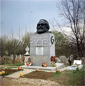 Marxs: KARL MARX'S GRAVE