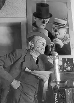 Orig: Karl Valentin on the microphone