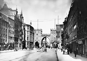 Karlsplatz: Karlstor in Munich, about 1900