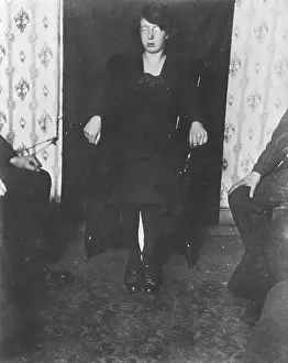 Psychic News: Kathleen Goligher exuding ectoplasm, Belfast