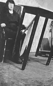 Psychic News: Kathleen Goligher lifting a table, Belfast