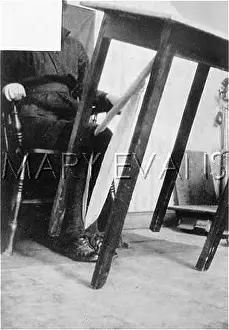 Kathleen Goligher lifts a table