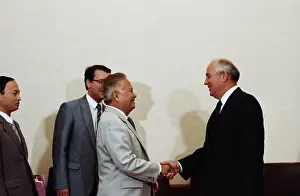 Laos: Kaysone Phomvihane visits USSR