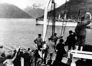 Vacationers: KdF cruise in Norway
