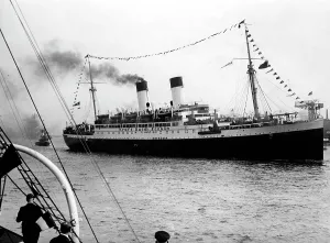 Festively: KdF ship Monte Olivia in Hamburg, 1937