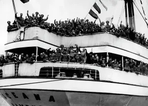Armada: The KdF ship Oceana leaves with the 9th Armada