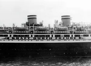 Lifeboat: KdF ship St. Louis in Hamburg, 1937