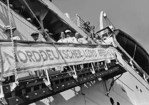 Disembark: KdF vacationers disembark in Tripoli, 1938