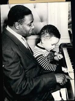 Wuppertal: Kenneth Spencer, opera singer, with son at the piano