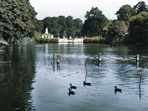 Ofcolourisedpic: KENSINGTON GARDENS LAKE