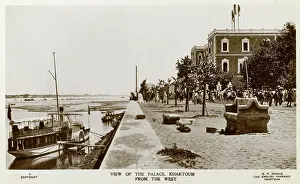 Paddlesteamer: Khartoum, Sudan - View of the Palace
