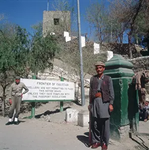 Douglas Dickins: KHYBER PASS/BORDER