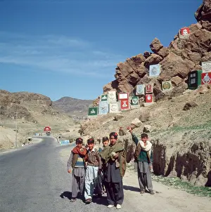 Douglas Dickins: KHYBER PASS/REGIMENTS
