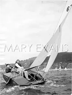 Salcombe: KIDS ON A DINGHY