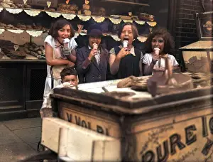 Icecream: KIDS EATING ICE CREAM