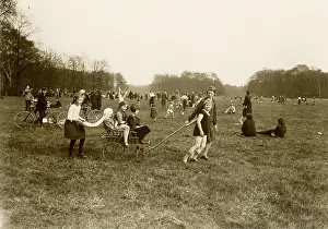 Treptower: Kids playing in the Treptower Park