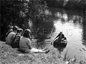Carmarthenshire: KIDS WATCHING CORACLE