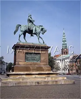 Kobenhavn: KING FREDERICK MONUMENT