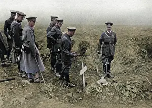 Graveside: King George V at the graveside of a soldier, WW1