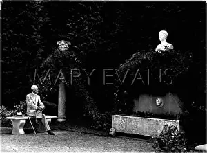 Reminiscence: KING GUSTAV IN GARDEN
