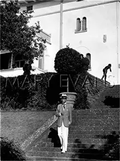 Longevity: KING GUSTAV WALKING