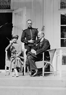 Haakon: King Haakon VII with his family, 1928
