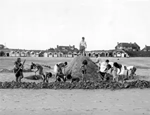 Sandcastles: KING OF THE SANDCASTLE