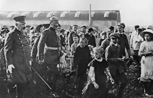 Admiration: King Wilhelm II at the launch of a zeppelin, around 1910