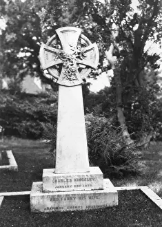 Graveside: KINGSLEY'S GRAVESTONE